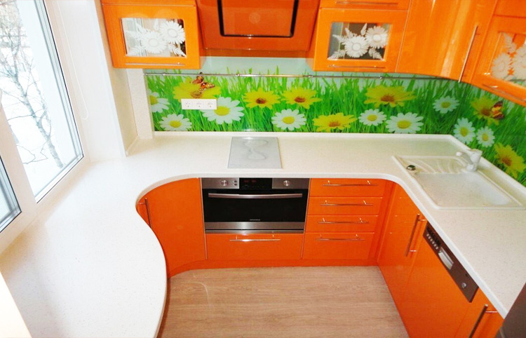 оранжевая кухня в хрущевке 5 кв.м