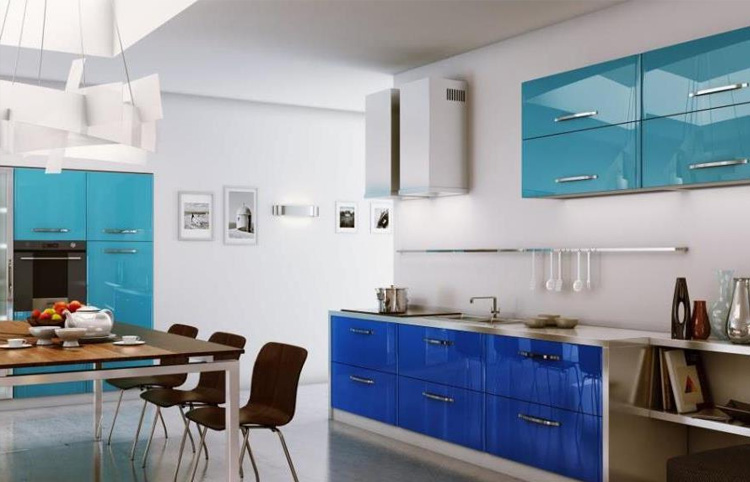 синий кухонный гарнитур на кухне