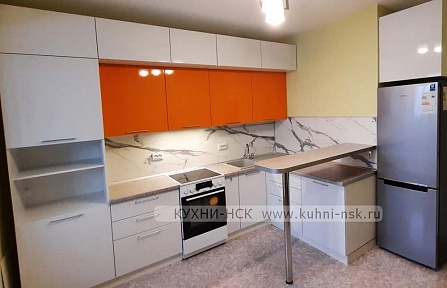 Фото кухня угловая хай-тек модерн белая оранжевая 