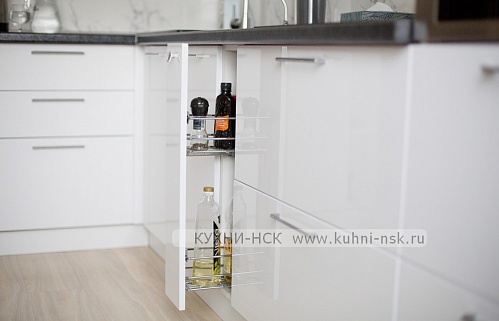 Кухня угловая модерн телевизор на кухне плита встроенная духовой шкаф в пенале портфолио встроенная глянцевая стильные пеналы