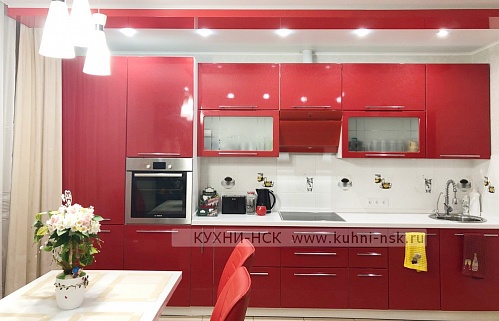 Кухня прямая модерн красная встроенная пеналы 4м глянцевая яркая стильные духовой шкаф в пенале плита встроенная портфолио со встроенным холодильником