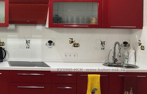 Кухня прямая модерн красная встроенная пеналы 4м глянцевая яркая стильные духовой шкаф в пенале плита встроенная портфолио со встроенным холодильником