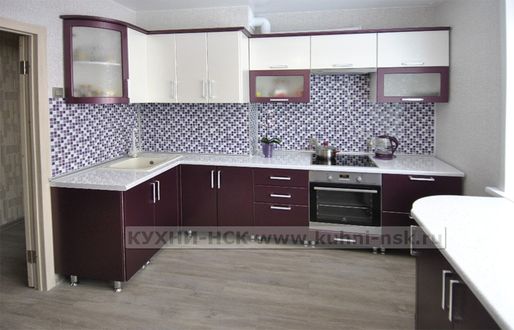 фиолетово-белая кухня