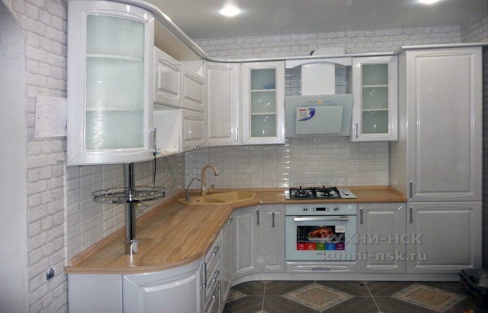Классическая белая кухня фото