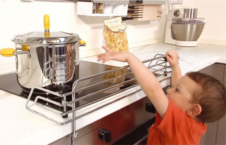 безопасность ребенка на кухне
