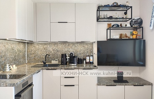 Кухня на заказ модерн серая телевизор на кухне плита встроенная портфолио матовая стильные