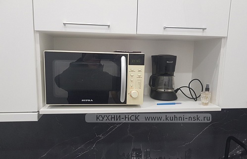Кухня модерн телевизор на кухне плита встроенная портфолио встроенная глянцевая бюджетные 2700 мм