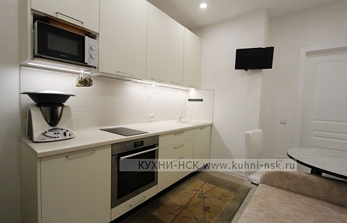 Кухня на заказ прямая модерн плита встроенная портфолио встроенная глянцевая бюджетные 2500 мм