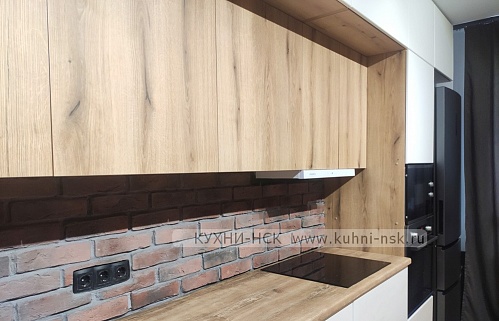 Кухня  плита встроенная духовой шкаф в пенале портфолио без ручек стильные 4м белая с деревом