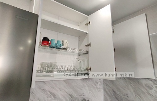 Кухня маленькая модерн белая плита встроенная портфолио без ручек стильные 2500 мм L маленькая