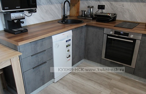 Кухня угловая лофт модерн серая матовая темная без ручек встроенная не встроенная посудомойка стильные под бетон плита встроенная портфолио