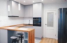 п-образная кухня модерн серая кухня-гостиная студия встроенная без ручек под потолок