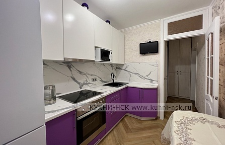 Фото кухня угловая на заказ модерн фиолетовая 