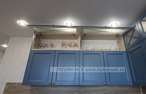 угловая кухня классика синяя 12 кв.м