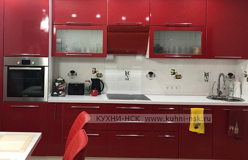 прямая кухня модерн красная кухня-гостиная