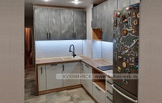 угловая кухня лофт хай-тек серая матовая темная встроенная встроенная посудомойка стильные под бетон невстроенная стиральная машина под столешницей плита встроенная портфолио