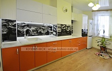 Оранжевый угловой кухонный гарнитур на заказ в современном стиле