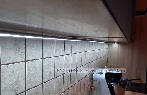 Кухня прямая модерн плита встроенная духовой шкаф в пенале портфолио встроенная матовая стильные пеналы 4м