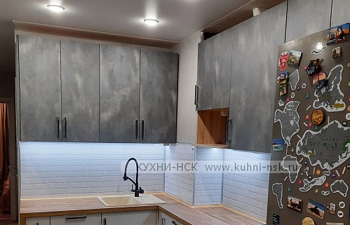 Кухня угловая невстроенная стиральная машина под столешницей плита встроенная встроенная посудомойка портфолио встроенная матовая стильные под бетон